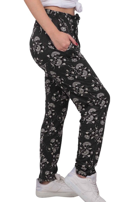 Женские брюки-трубы из вискозы с принтом цветочков | чёрный - Thumbnail